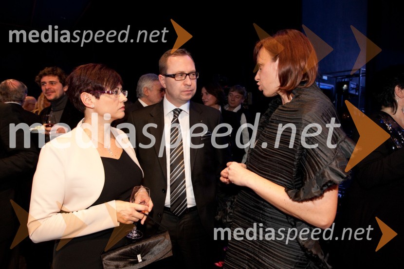 	Marko Filli, generalni direktor RTV Slovenija, soproga Tatjana in Ladeja Godina Košir, direktorica marketinga družbe Delo d.d.Zlitje stoletij, slovesnost ob odprtju prenovljene stavbe SNG Opera in balet Ljubljana