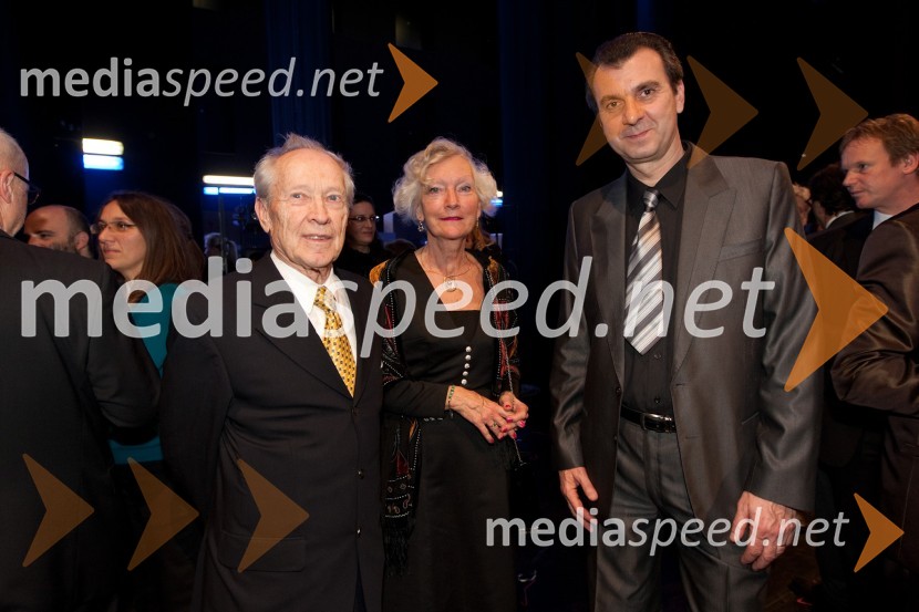 dr. Henrik Neubauer, režiser, soproga Jasna Neubauer, prevajalka in Robert Vrčon, operni pevecZlitje stoletij, slovesnost ob odprtju prenovljene stavbe SNG Opera in balet Ljubljana