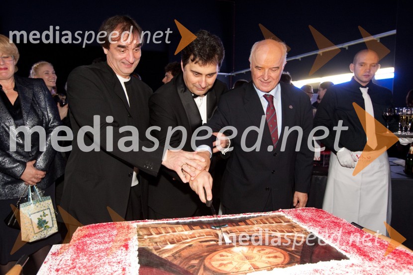 Irek Mukhamedov, umetniški vodja SNG opera in balet Ljubljana, 	Mitja Bervar, ravnatelj Opere in baleta Ljubljana in Milivoj Šurbek, umetniški vodja opere v SNG Opera in baleta v LjubljaniZlitje stoletij, slovesnost ob odprtju prenovljene stavbe SNG Opera in balet Ljubljana