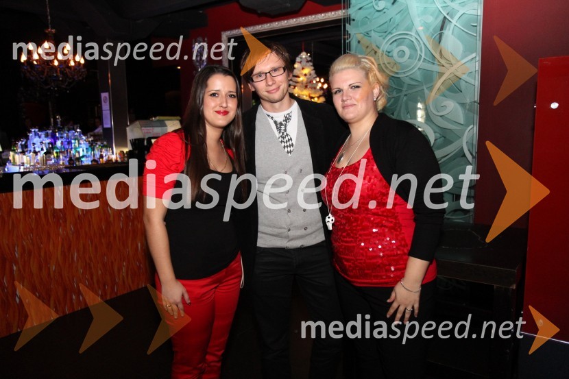 Vida Šmid, Miha Lesjak in Jasmina HandanovićDražba dresov slovenske nogometne reprezentance