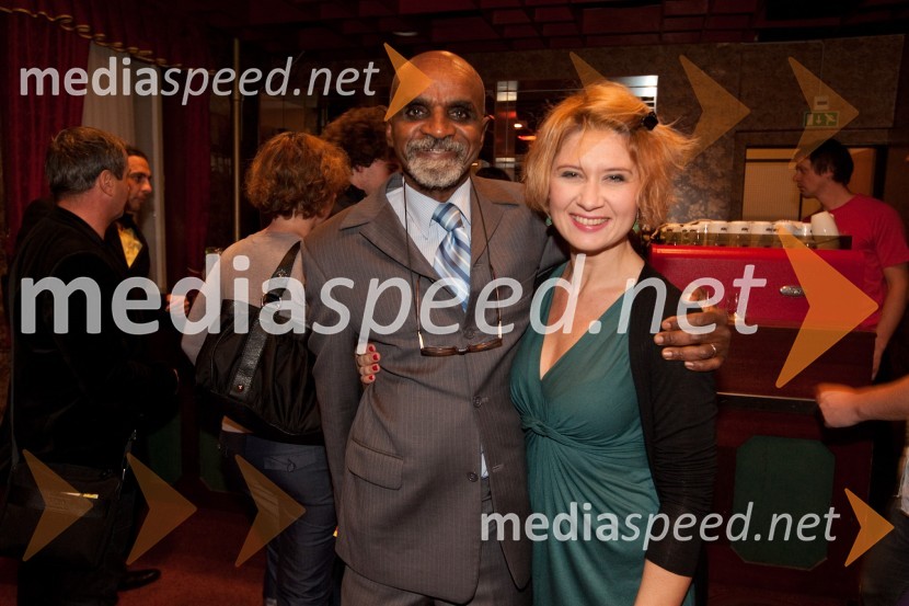 Bano Diallo in Vesna Pernarčič, igralkaLimonada Slovenica, premiera v Prešernovem gledališču Kranj