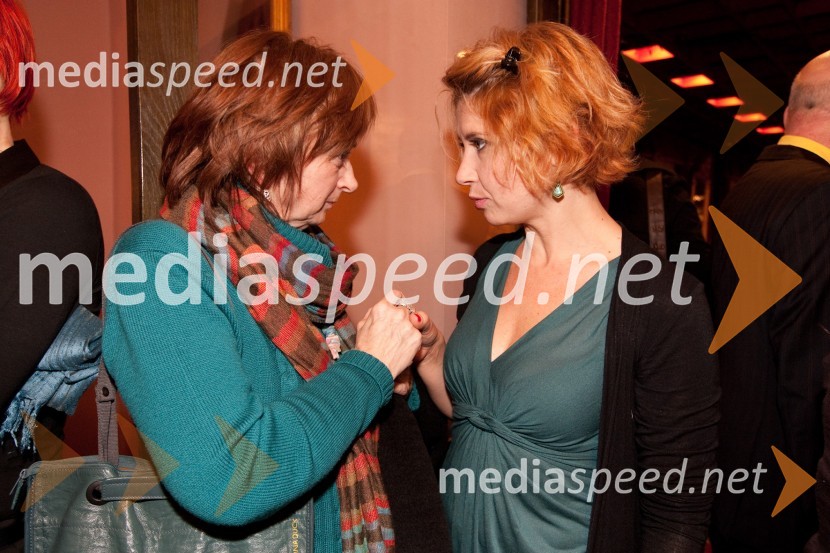 Maja Cerar, lektorica in Vesna Pernarčič, igralkaLimonada Slovenica, premiera v Prešernovem gledališču Kranj