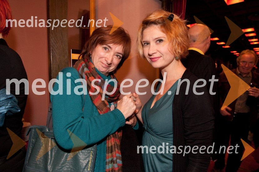 Maja Cerar, lektorica in Vesna Pernarčič, igralkaLimonada Slovenica, premiera v Prešernovem gledališču Kranj