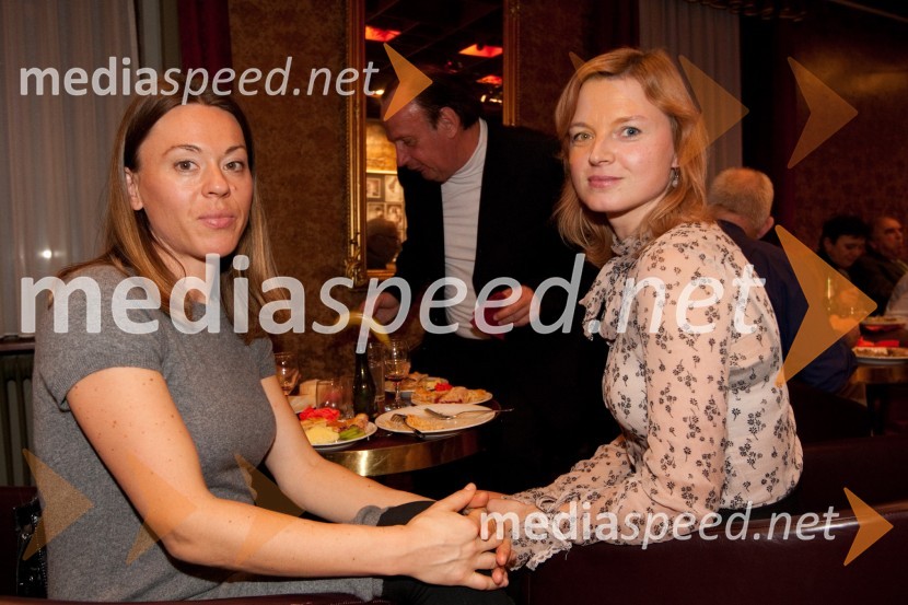 Urša Krišelj Grubar in Alenka KukovicaLimonada Slovenica, premiera v Prešernovem gledališču Kranj