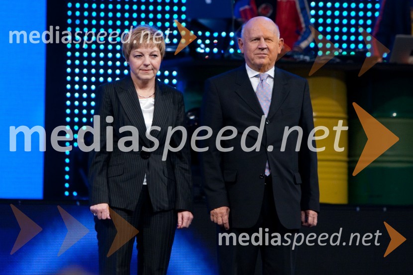 Vojka Ravbar, generalna sekretarka SKB in mag. Janez Kocijančič, predsednik Olimpijskega komiteja SlovenijeŠportnik leta 2011