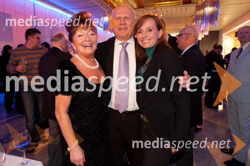 Tjaša Andree Prosenc, nekdanja drsalka, Janez Kocijančič, predsednik Olimpijskega komiteja Slovenije in Janja PušeljŠportnik leta 2011