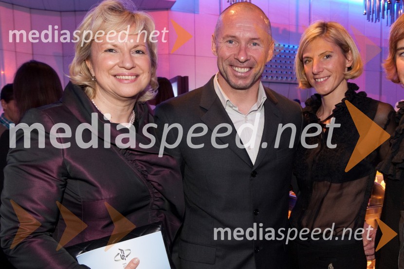 Sabrina Pečelin, vodja odnosov z javnostmi pri Porsche Slovenija, Miran Stanovnik, motorist in punca Pika GajičŠportnik leta 2011