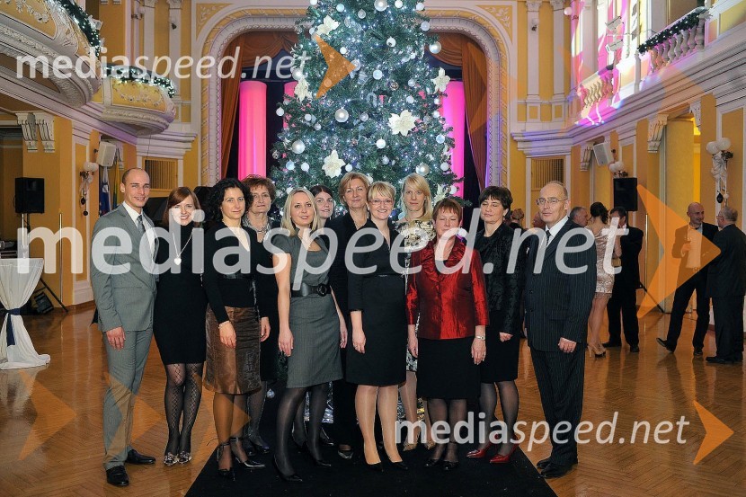 Stevan Polimac, Alja Tihle Hren, mag. Barbara Bošnjak, Cvetka Debeljak, Andrijana Mančič, Valerija Kmecl, Jasna Vodeb, Tjaša Podergajs, Dušanka Pekarovič, Nika Svetko, Jožica Brglez, mag. Božidar Jager
Tradicionalni novoletni sprejem celjskega župana