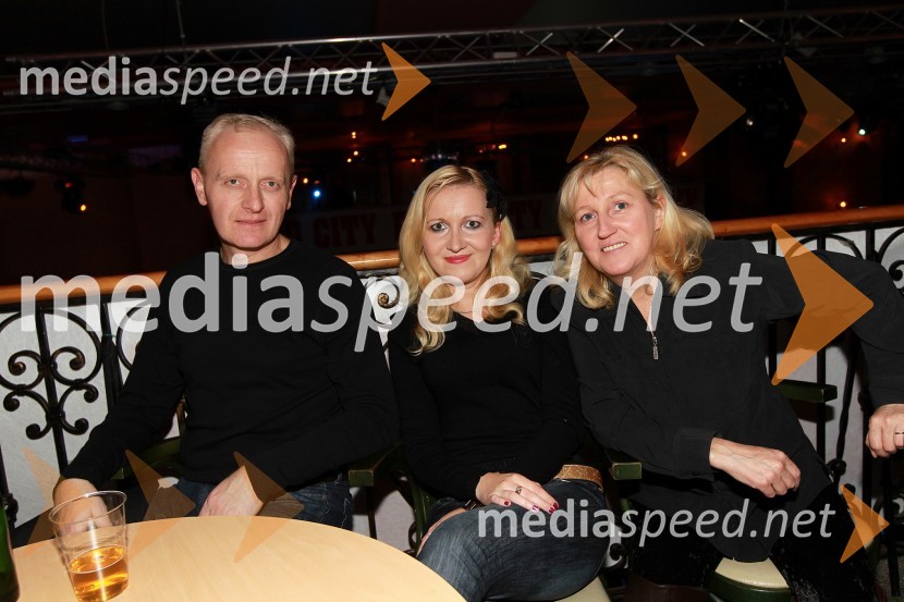 Danilo Burnač, direktor podjetja Mariborski Vodovod, hči Urška in soproga MarijaTradicionalni božični koncert Bajaga i Instruktori