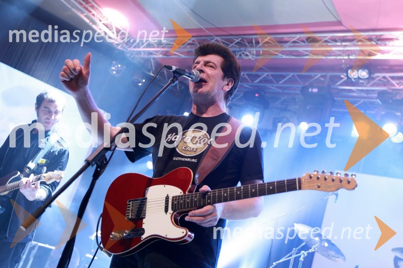 Momčilo Bajagić Bajaga, pevecTradicionalni božični koncert Bajaga i Instruktori