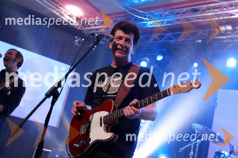 Momčilo Bajagić Bajaga, pevecTradicionalni božični koncert Bajaga i Instruktori