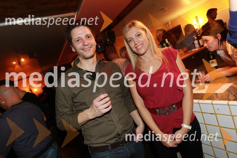 Stipe Jerič, direktor produkcije in strateškega razvoja RTS in Janja Sodja, nekdanja televizijska voditeljicaTradicionalni božični koncert Bajaga i Instruktori