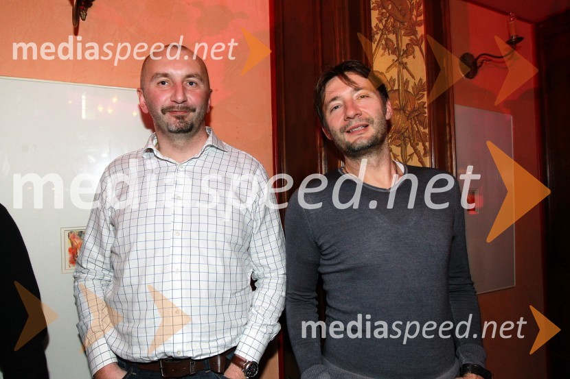 Andrej Plos, član uprave NKBM in Igor ŠujicaTradicionalni božični koncert Bajaga i Instruktori