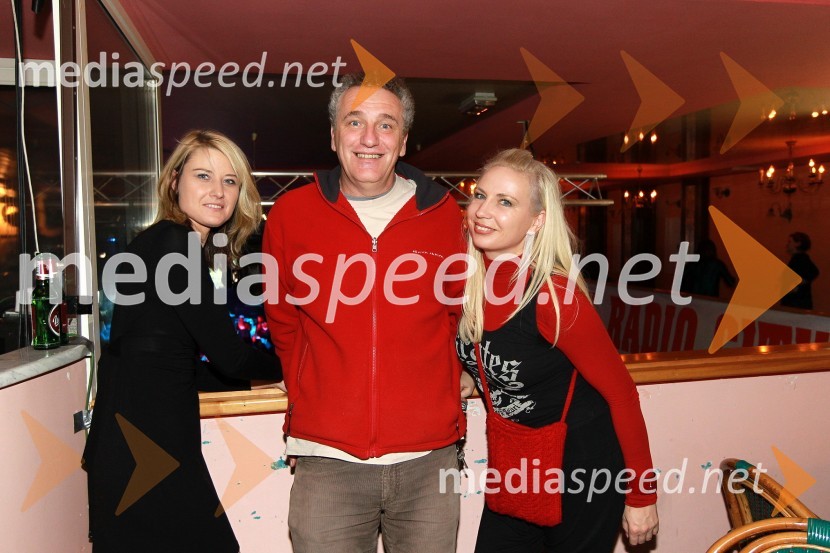 Indzi Kodba-Grinschgl, prodajna vodja zabavne elektronike Samsung Electronics za Slovenijo, Miloš Brankov, Narodni dom Maribor in Diana GomivnikTradicionalni božični koncert Bajaga i Instruktori