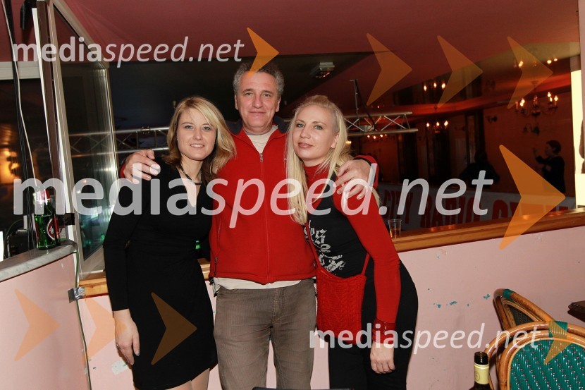 Indzi Kodba-Grinschgl, prodajna vodja zabavne elektronike Samsung Electronics za Slovenijo, Miloš Brankov - Porto in Diana GomivnikTradicionalni božični koncert Bajaga i Instruktori