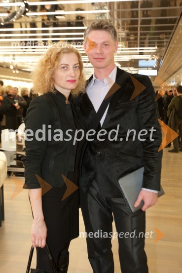 Hermina Kovačič, novinarka in in Robert Klun, predsednik Društva oblikovalcevOtvoritev razstave Društva oblikovalcev Slovenije - Oblike