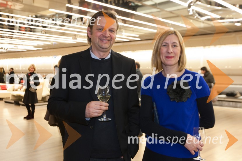 Marko Japelj, scenograf in soproga AndrejaOtvoritev razstave Društva oblikovalcev Slovenije - Oblike