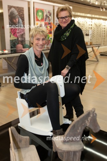 Mateja Panter, oblikovalka in Jožica Curk, oblikovalkaOtvoritev razstave Društva oblikovalcev Slovenije - Oblike