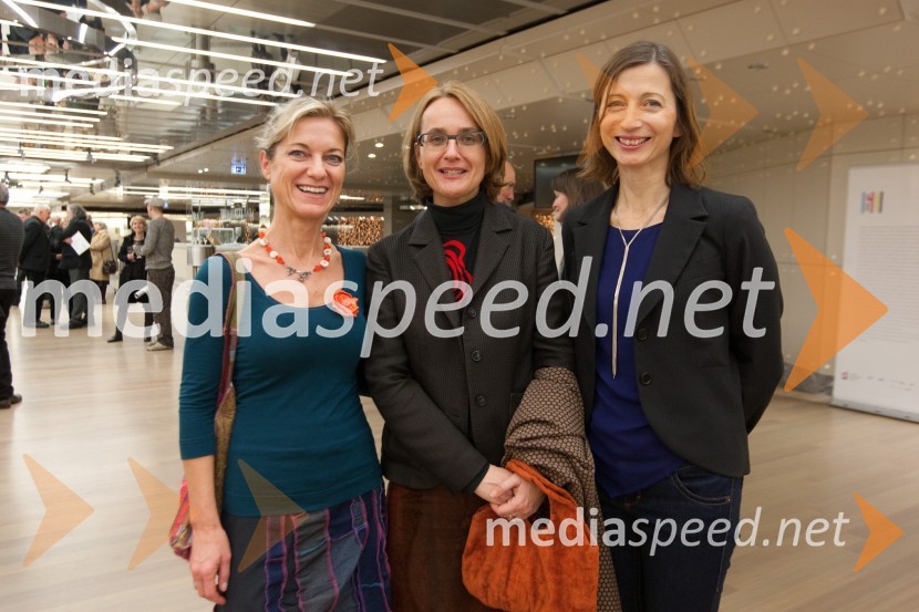 	Nataša Šušteršič Plotajs, oblikovalka, Maja Gspan, oblikovalka in Danijela Grgić, oblikovalkaOtvoritev razstave Društva oblikovalcev Slovenije - Oblike