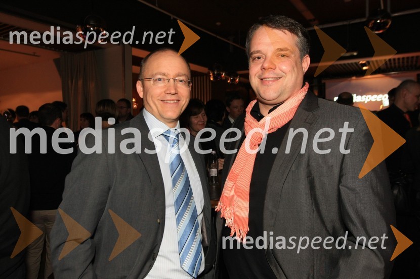 Tadej Sax, direktor Trženja edicij časopisne družbe Dnevnik in Boštjan Pepevnik, vodja poslovne enote Porsche Ptujska cestaMediaspeed 10 let, zabava ob obletnici