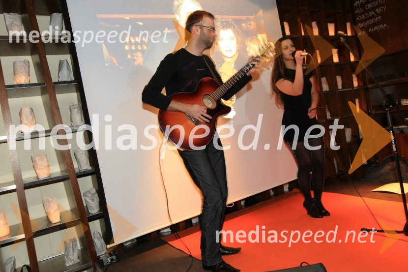 	Dejan Lapajna, glasbenik in Severa Gjurin, pevkaMediaspeed 10 let, zabava ob obletnici