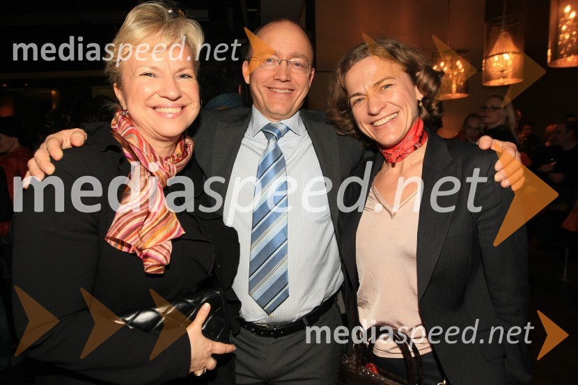 Sabrina Pečelin, vodja odnosov z javnostmi pri Porsche Slovenija, Tadej Sax, direktor Trženja edicij časopisne družbe Dnevnik, Alenka Nedelko, odnosi z javnostmi Peugeot Slovenija d.o.o.Mediaspeed 10 let, zabava ob obletnici