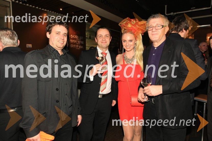 Gregor Lednik, Hopa , Dejan Rebernik, vodja marketinga pri časniku Večer, Polona, hostesa in Boris Črnič - Boco, predstavnik za odnose z javnostmi Narodni dom MariborMediaspeed 10 let, zabava ob obletnici