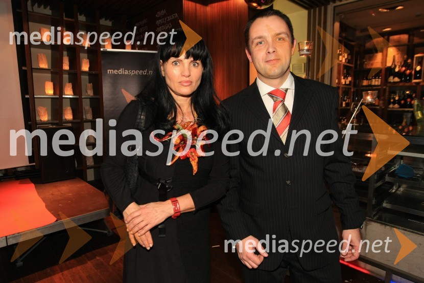 Mag. Helena Cvikl, direktorica Višje strokovne šole za gostinstvo in turizem v Mariboru in Dejan Rebernik, vodja marketinga pri časniku VečerMediaspeed 10 let, zabava ob obletnici