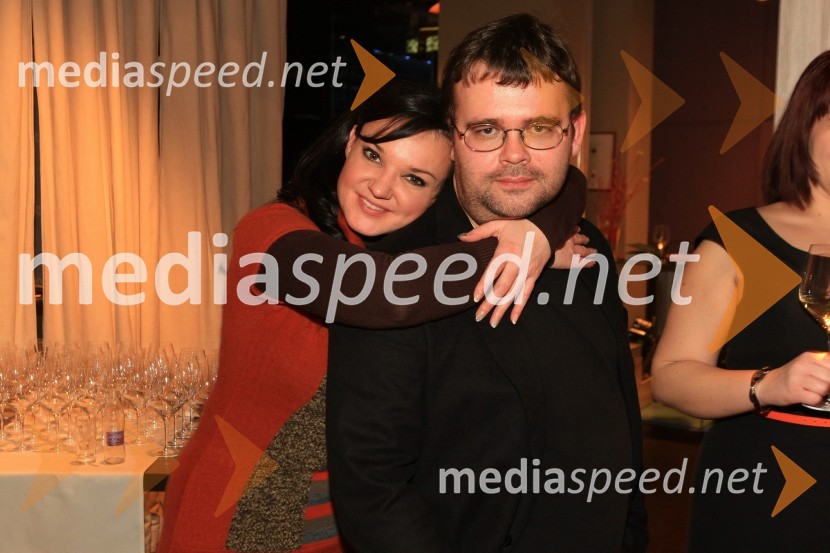 Alenka Gotar, pevka in Alan Kavčič, predstavnik za odnose z javnostmi SNG MariborMediaspeed 10 let, zabava ob obletnici