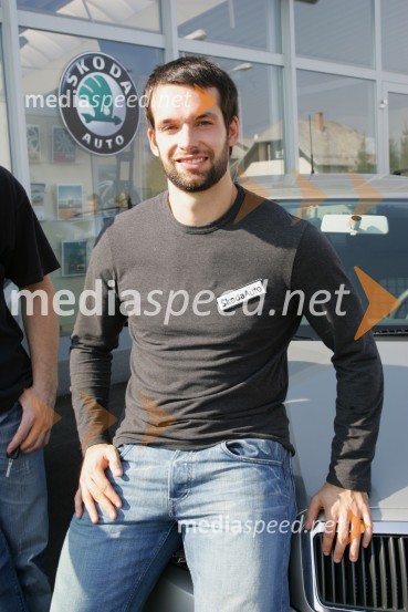 ..., hokejistPredaja avtomobilov Škoda hokejistom Acroni Jesenice