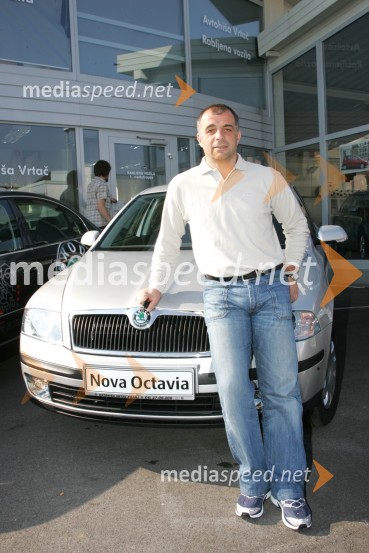 Predaja avtomobilov Škoda hokejistom Acroni Jesenice