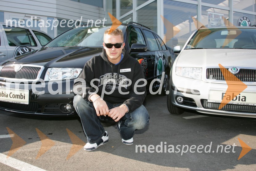 Damjan Dervarič, hokejistPredaja avtomobilov Škoda hokejistom Acroni Jesenice