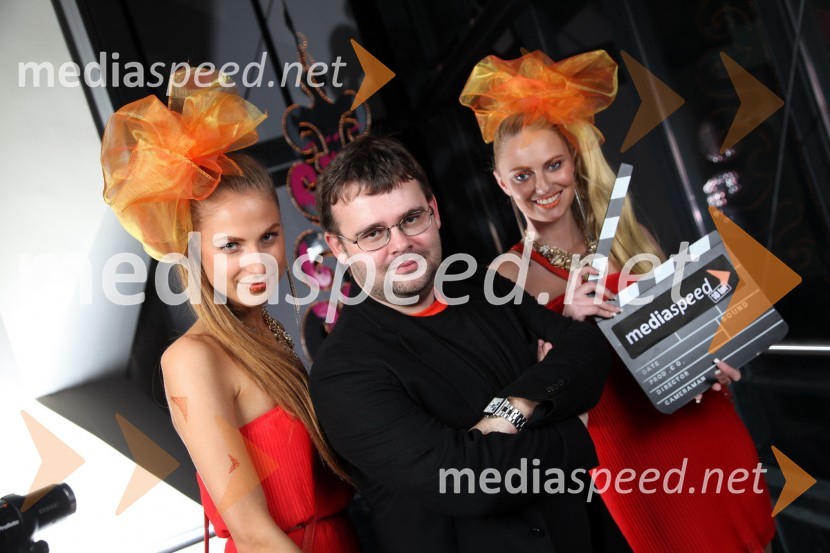 Mateja, hostesa, Alan Kavčič, predstavnik za odnose z javnostmi SNG Maribor in Polona, hostesaMediaspeed 10 let, zabava ob obletnici