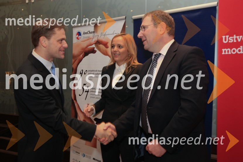 Tomaž Lanišek, Goodyear / Sava tires d.o.o., mag. Ajša Vodnik, izvršna direktorica Ameriške gospodarske zbornice (AmCham) in Roman Koritnik, generalni direktor IBM SlovenijaAmcham Poslovni zajtrk z okroglo mizo