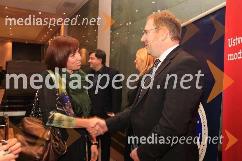 Ladeja Košir Godina, direktorica marketinga, DELO d.d. in Roman Koritnik, generalni direktor IBM SlovenijaAmcham Poslovni zajtrk z okroglo mizo