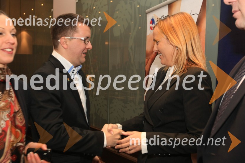Živa Vavpotič, Zavod Ypsilon in  mag. Ajša Vodnik, izvršna direktorica Ameriške gospodarske zbornice (AmCham)Amcham Poslovni zajtrk z okroglo mizo