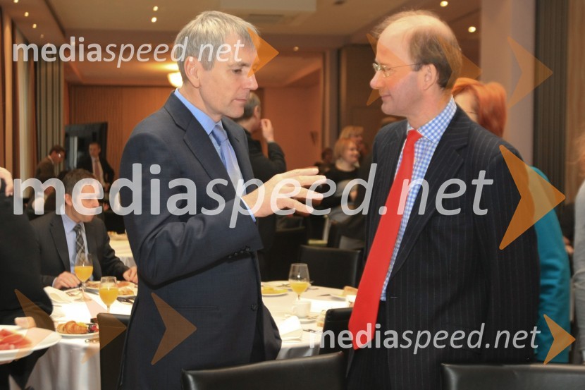 Sandi Češko, predsednik uprave Studio Moderna Group in Andrew Page, veleposlanik Velike Britanije v SlovenijiAmcham Poslovni zajtrk z okroglo mizo