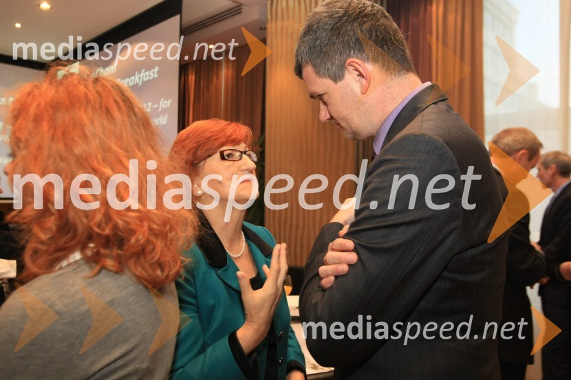 Danica Purg, direktorica IEDC Poslovna šola Bled in Tomaž Berločnik, predsednik uprave Petrol d.d.Amcham Poslovni zajtrk z okroglo mizo