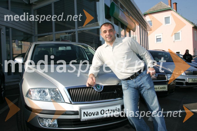 Predaja avtomobilov Škoda hokejistom Acroni Jesenice