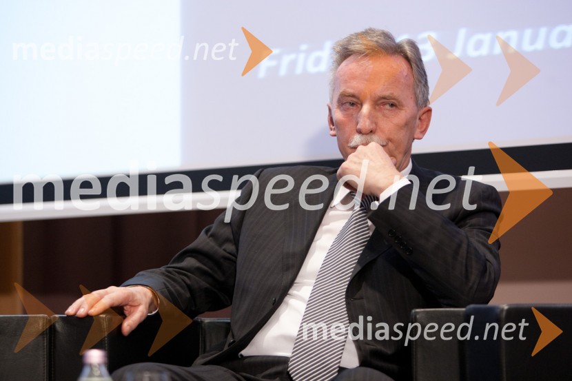 dr. France Arhar, predsednik uprave UniCredit banke SlovenijaAmcham Poslovni zajtrk z okroglo mizo