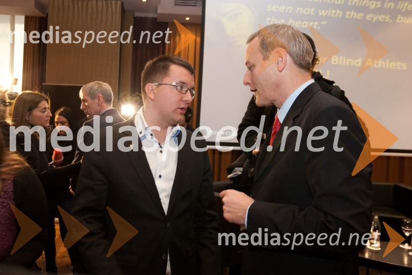 Žiga Vavpotič, Zavod Ypsilon in 	Matej Potokar, generalni direktor Microsoftove skupine za storitve (Microsoft Services) v regiji Srednje in Vzhodne Evrope, predsednik Ameriške gospodarske zbornice (AmCham)Amcham Poslovni zajtrk z okroglo mizo