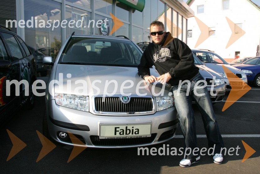 Damjan Dervarič, hokejistPredaja avtomobilov Škoda hokejistom Acroni Jesenice