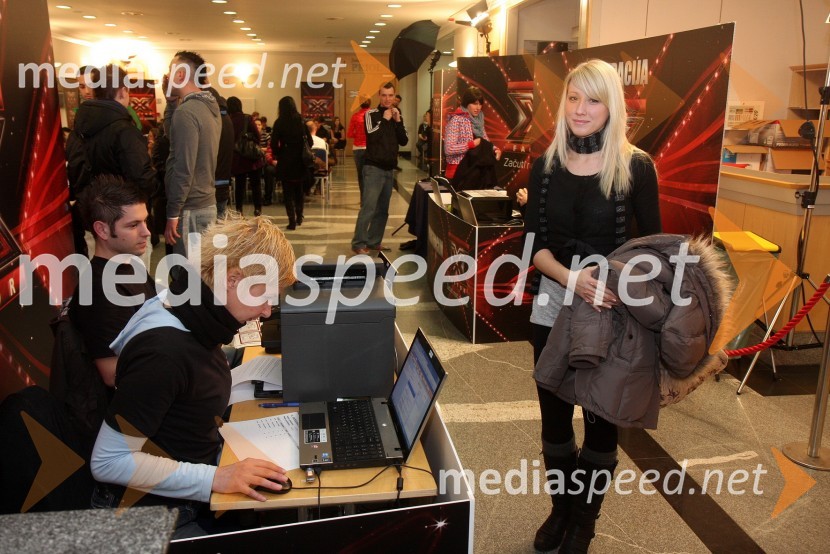 Člana ekipe X Factor in Ingrid Zobec, udeleženka avdicijeX Factor, predizbor v Mariboru