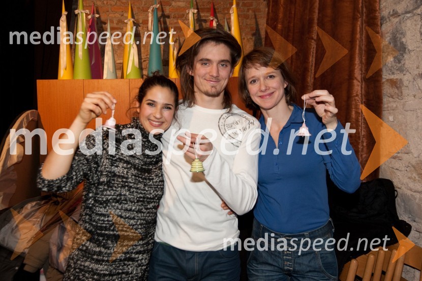 Saša Pavlin Stošič, igralka, Klemen Janežič, igralec in Katja Povše, igralkaTroglavi zmaj in princeske, premiera predstave v Mini teatru