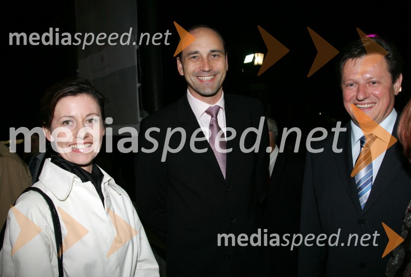 Matjaž Kovačič, predsednik uprave Nove KBM z ženo Viktorijo in Gregor Pivec, direktor Splošne bolnišnice MariborBorštnikovo srečanje, otvoritev