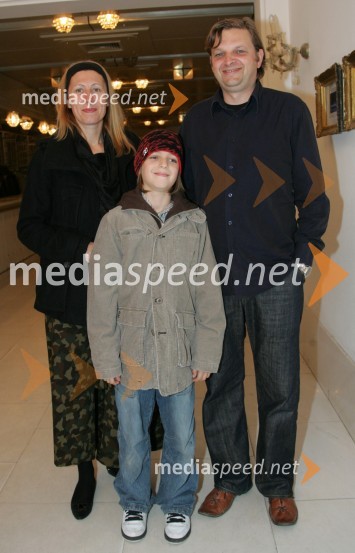 Scenografski par Andreja in Marko Japelj ter sin Lin MartinBorštnikovo srečanje, otvoritev