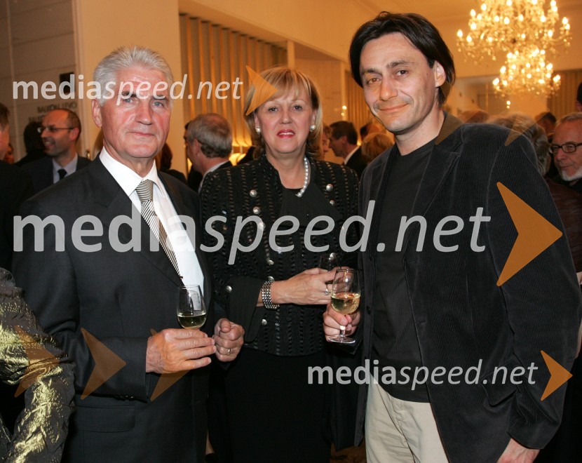 Ludvik Toplak, nekdanji rektor mariborske univerze z ženo Edito in Samo M Strelec, umetniški vodja drame SNG MariborBorštnikovo srečanje, otvoritev