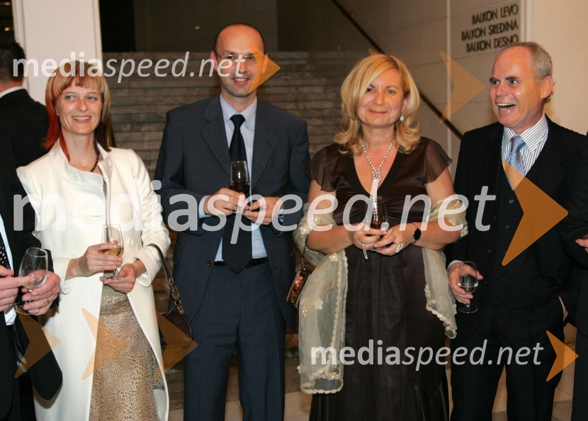 Tomaž Ranc, glavni in odgovorni urednik Večera z ženo (levo) in Milan Predan - Pipi, direktor ČZP Večer ter njegova žena Darka Zvonar PredanBorštnikovo srečanje, otvoritev