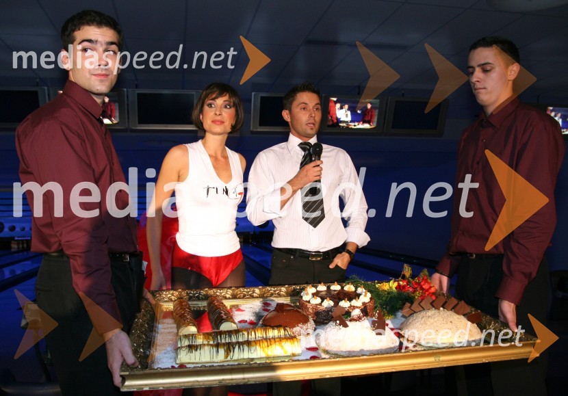 Tina Gorenjak, igralka in Zoran Ristić Zoki, kuharski mojsterBowling center Strike, modna revija