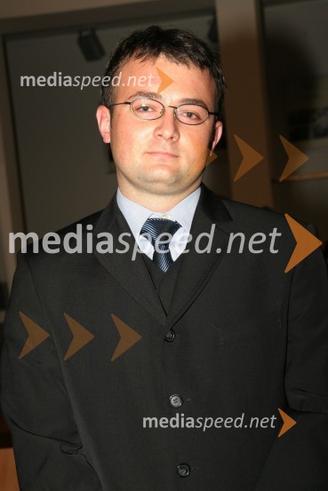 Dr. Aleksander Vreže, doktor znanosti s področja elektrotehnikePromocija doktorjev znanosti Univerze v Mariboru